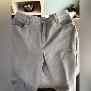 Gloria Vanderbilt size 8, gray denim jeans